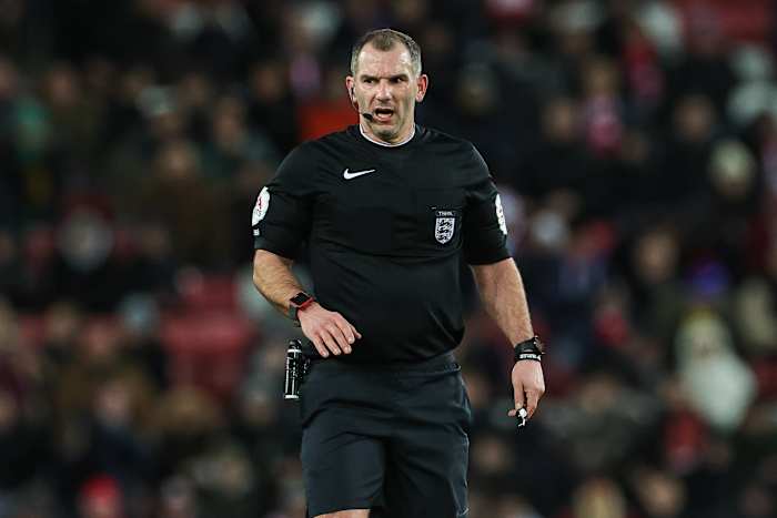 Referee Tim Robinson Sunderland Fulham